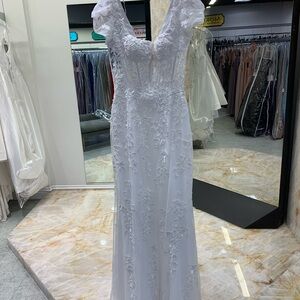 Elegant White Lace Prom Dress